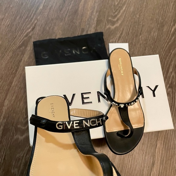 New Givenchy metal logo thong strap leather sandals - Picture 15 of 15